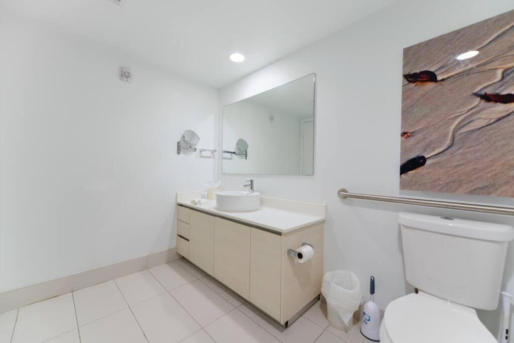 Awesome 2Br Condo Beachwalk Resort Hallandale Beach Kültér fotó